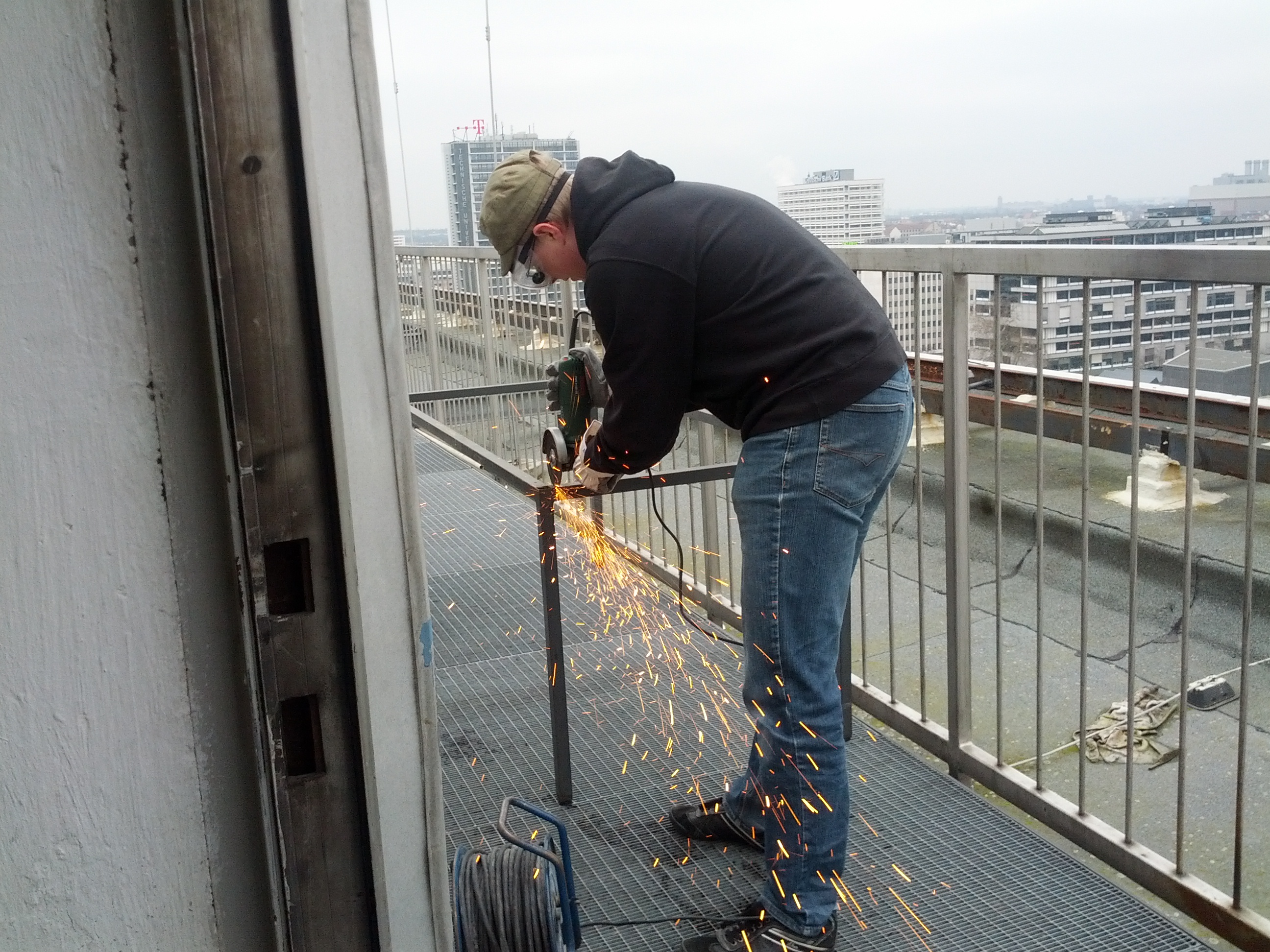  DL7BST beim Tischgestell zerlegen 