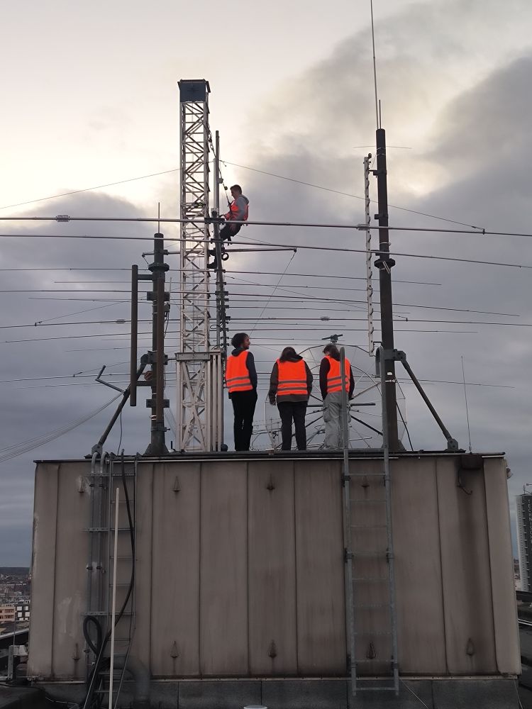 Der Balun wird oben an der Yagi installiert